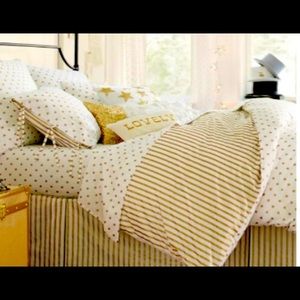 Emily and Merrit Queen sized duvet bed set